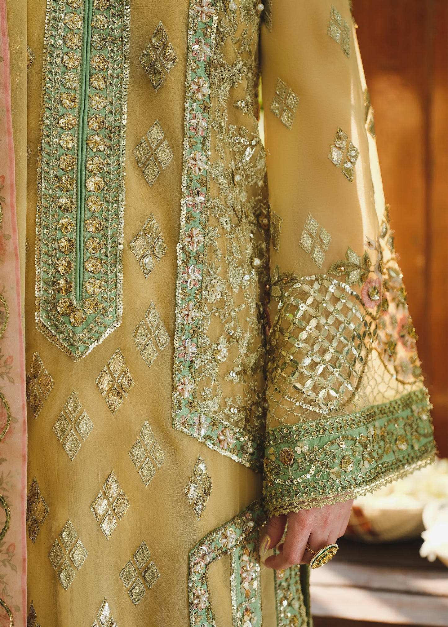 Saira Shakira - Tni