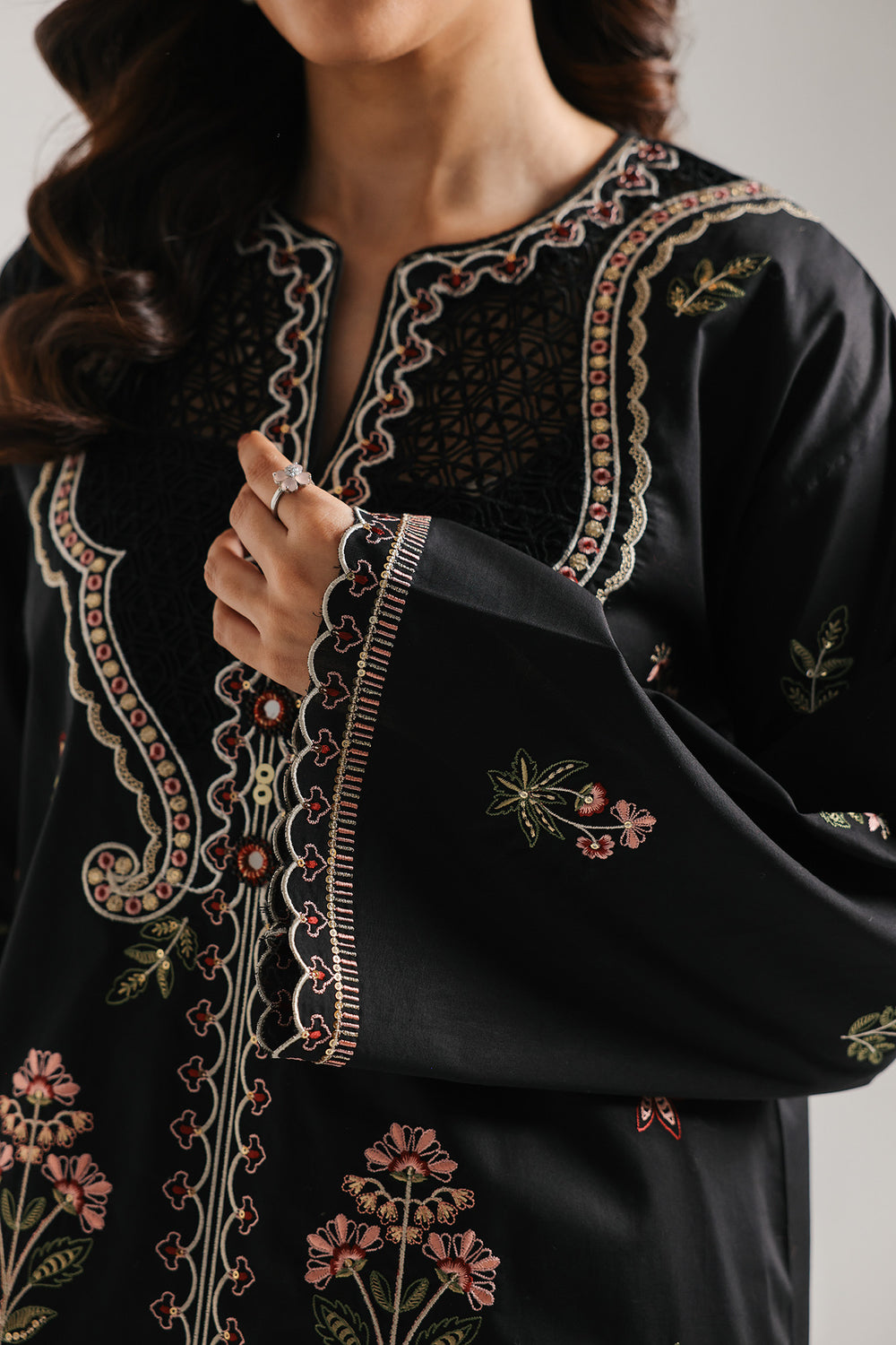 ETHNC - BLACK EMBROIDERED SUIT