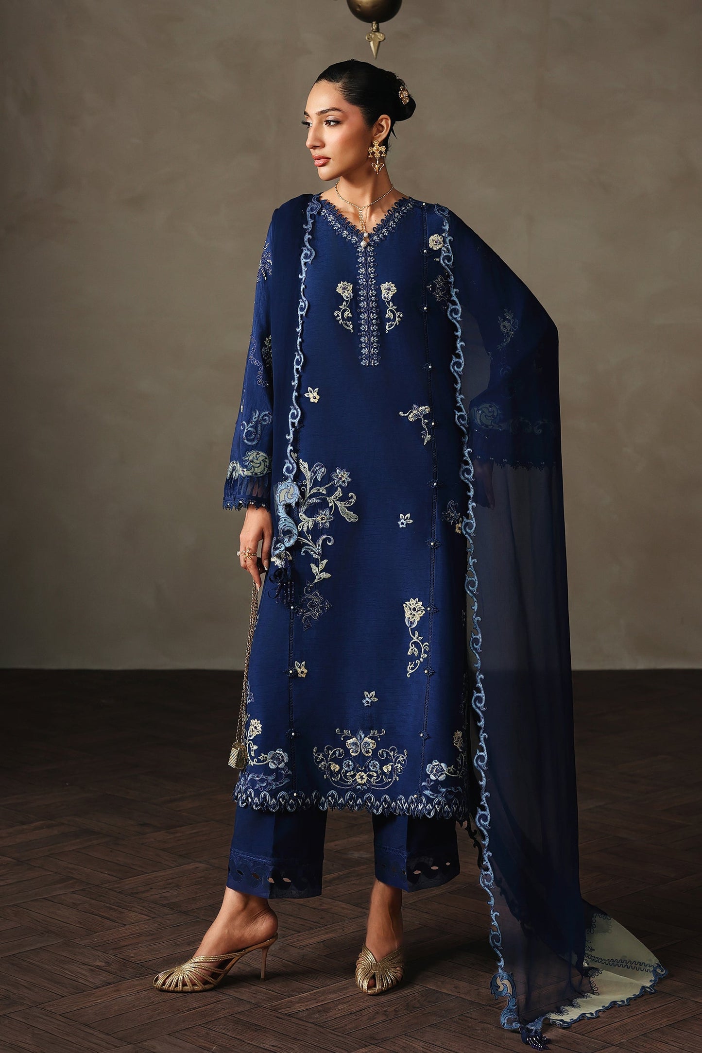 Qalamkar QLP-07 - Calina Luxury Pret '26 stitched Pakistani designer outfit look 11