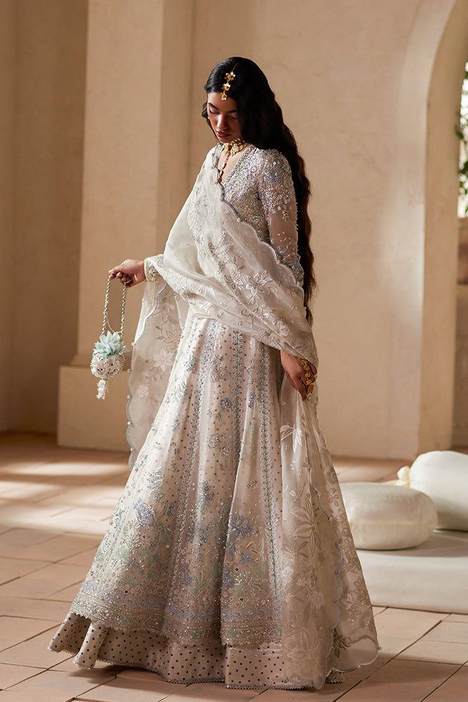 Suffuse Yasmira off white detail 3