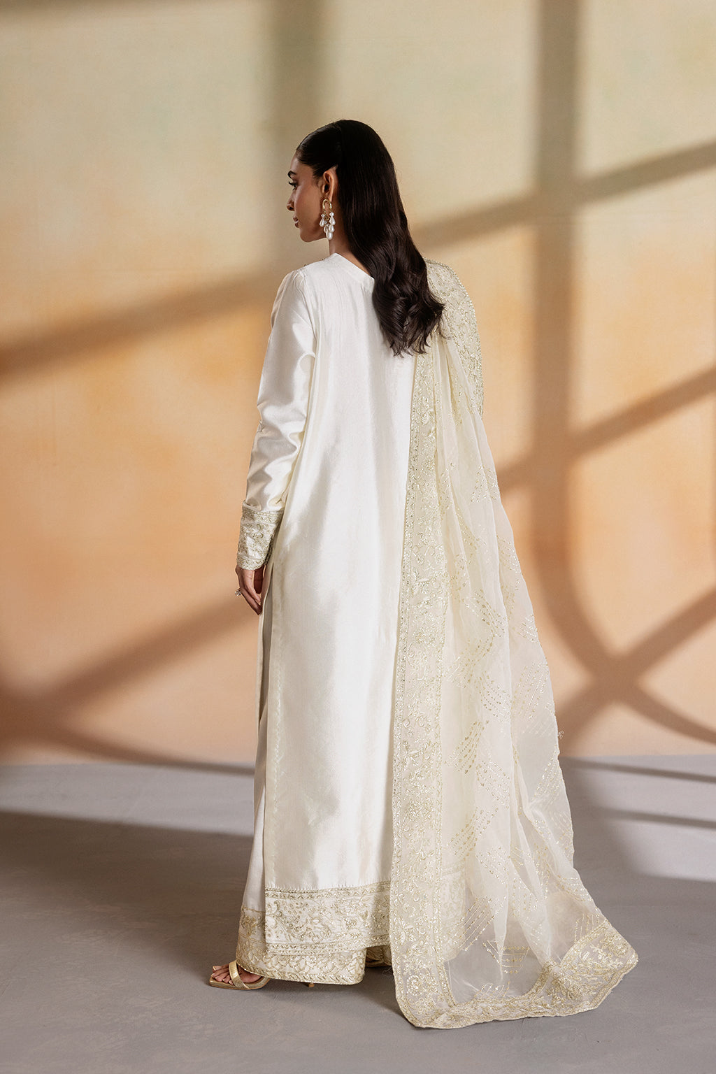 Emaan Adeel RUE Elara Sheesha Silk Pakistani designer outfit look 3