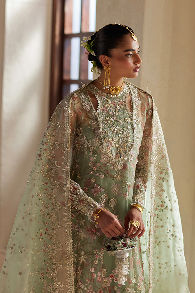 Suffuse Calene pistachio green detail 3