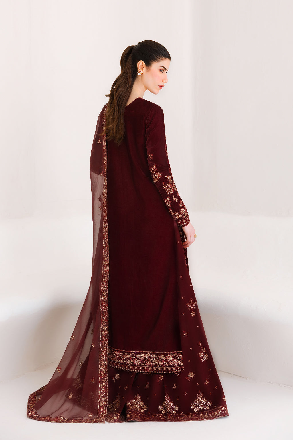 Emaan Adeel Corinne Emaan Adeel | The Velvet Affair '26 image 8