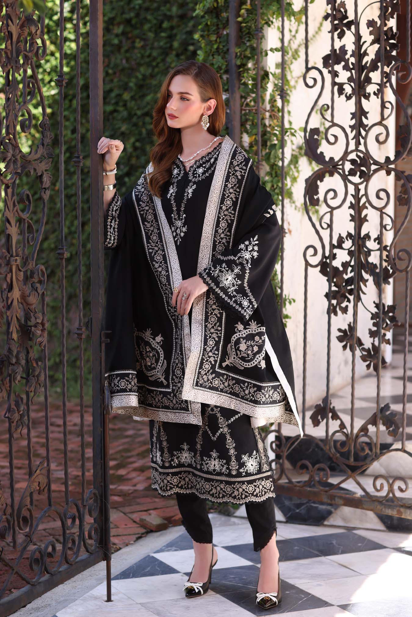 Saadia Asad Obsidian Saadia Asad | Noor Luxury Winter Pashmina image 4