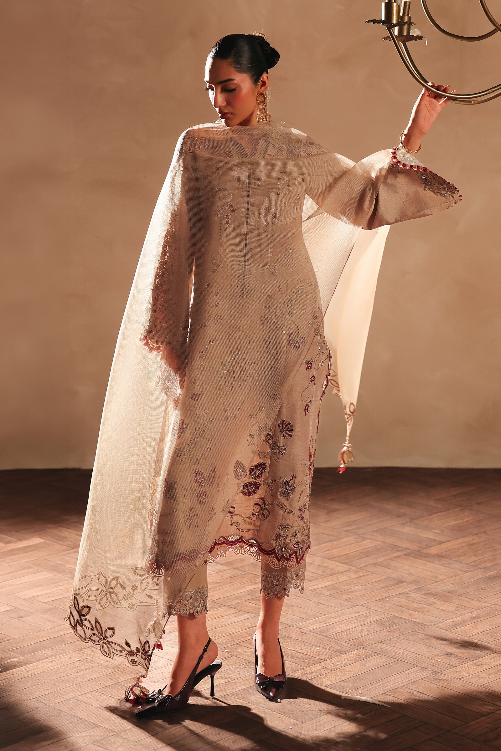 Qalamkar QLP-01 - Veena Luxury Pret '26 Pakistani designer outfit look 3