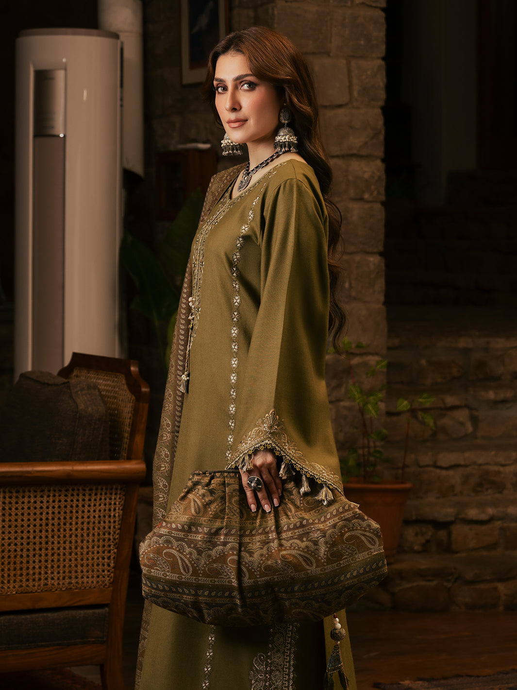 Izel MAYAL Musafir Winter '26 Pakistani designer outfit look 4