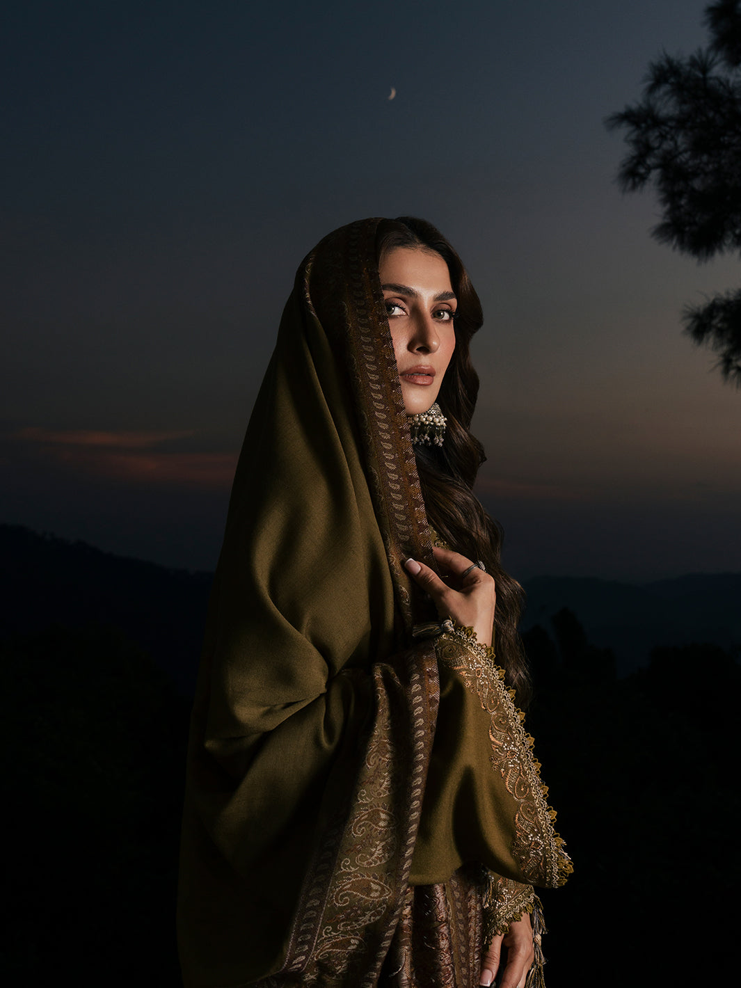 Izel MAYAL Musafir Winter '26 Pakistani designer outfit look 9