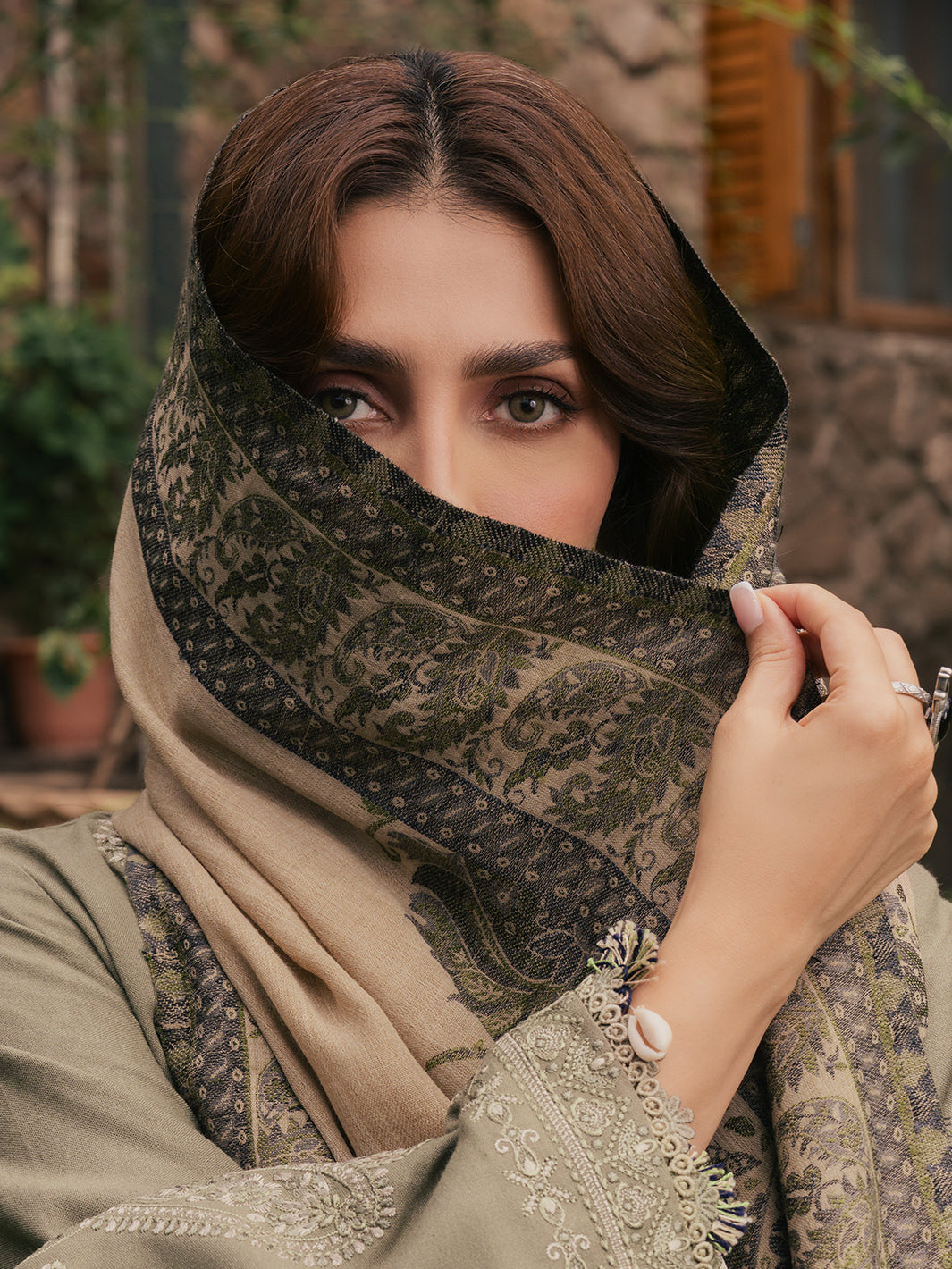 Izel RUKH Musafir Winter '26 stitched Pakistani designer outfit look 4