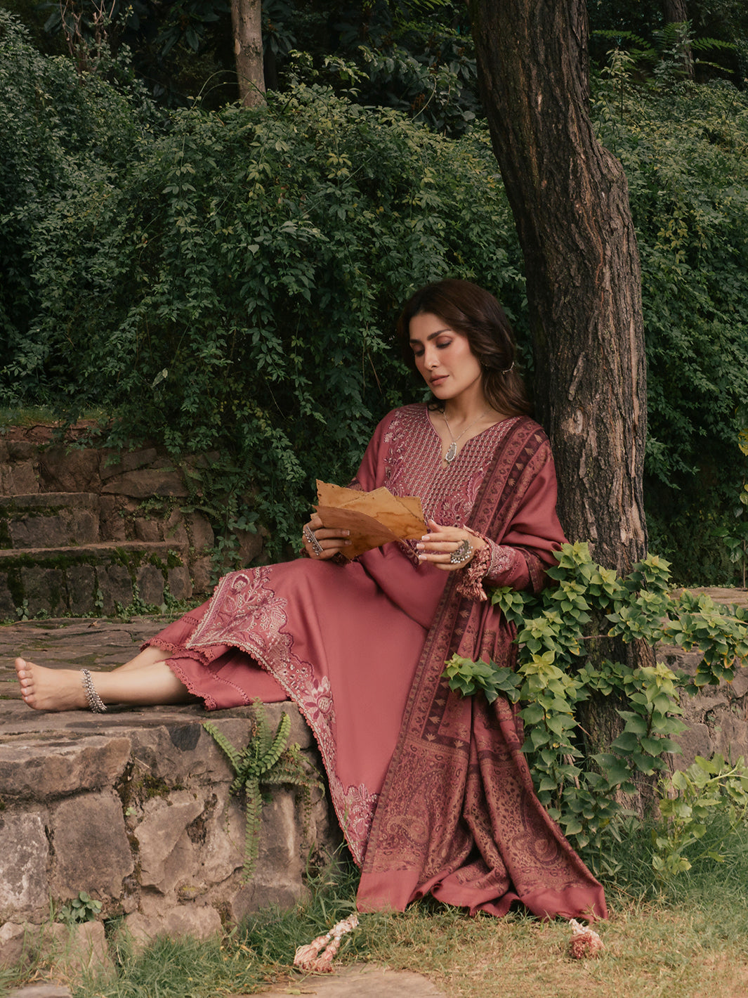 Izel ZEBA Musafir Winter '26 Pakistani designer outfit look 11
