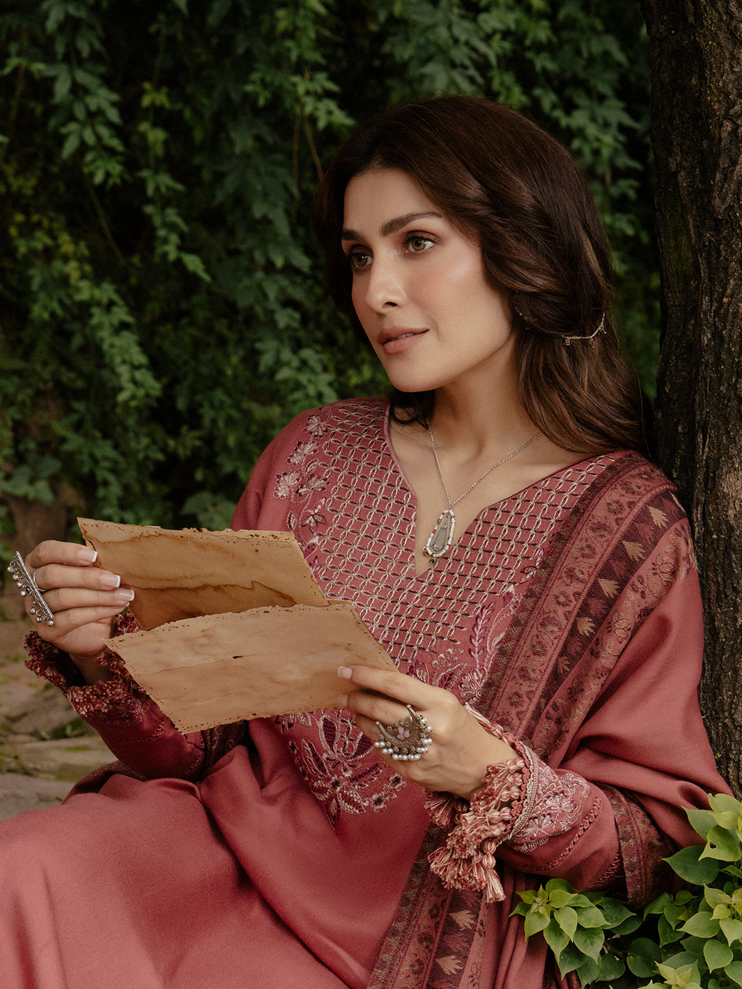 Izel ZEBA Musafir Winter '26 Pakistani designer outfit look 10