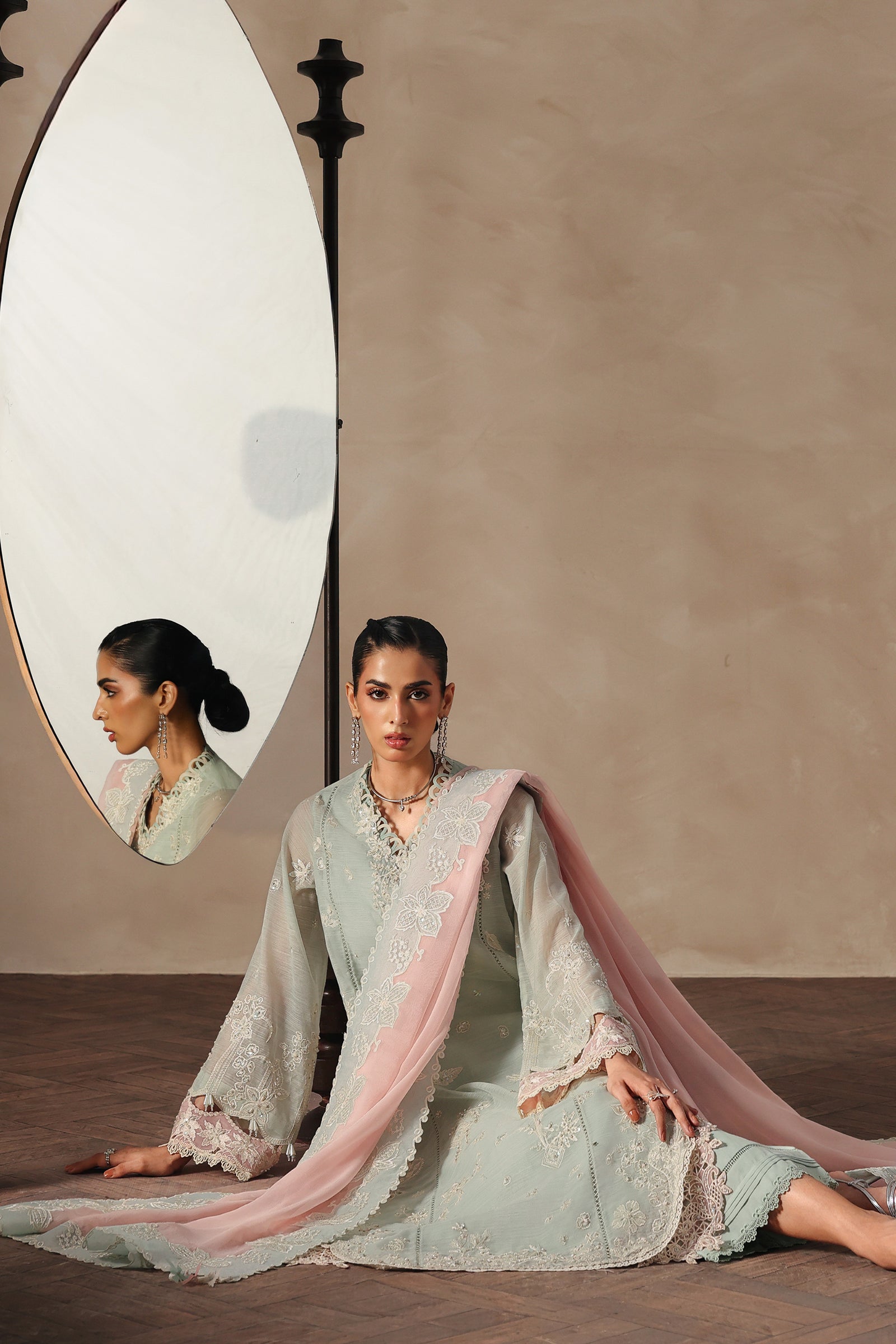Qalamkar QLP-02 - Nazia Luxury Pret '26 Pakistani designer outfit look 5