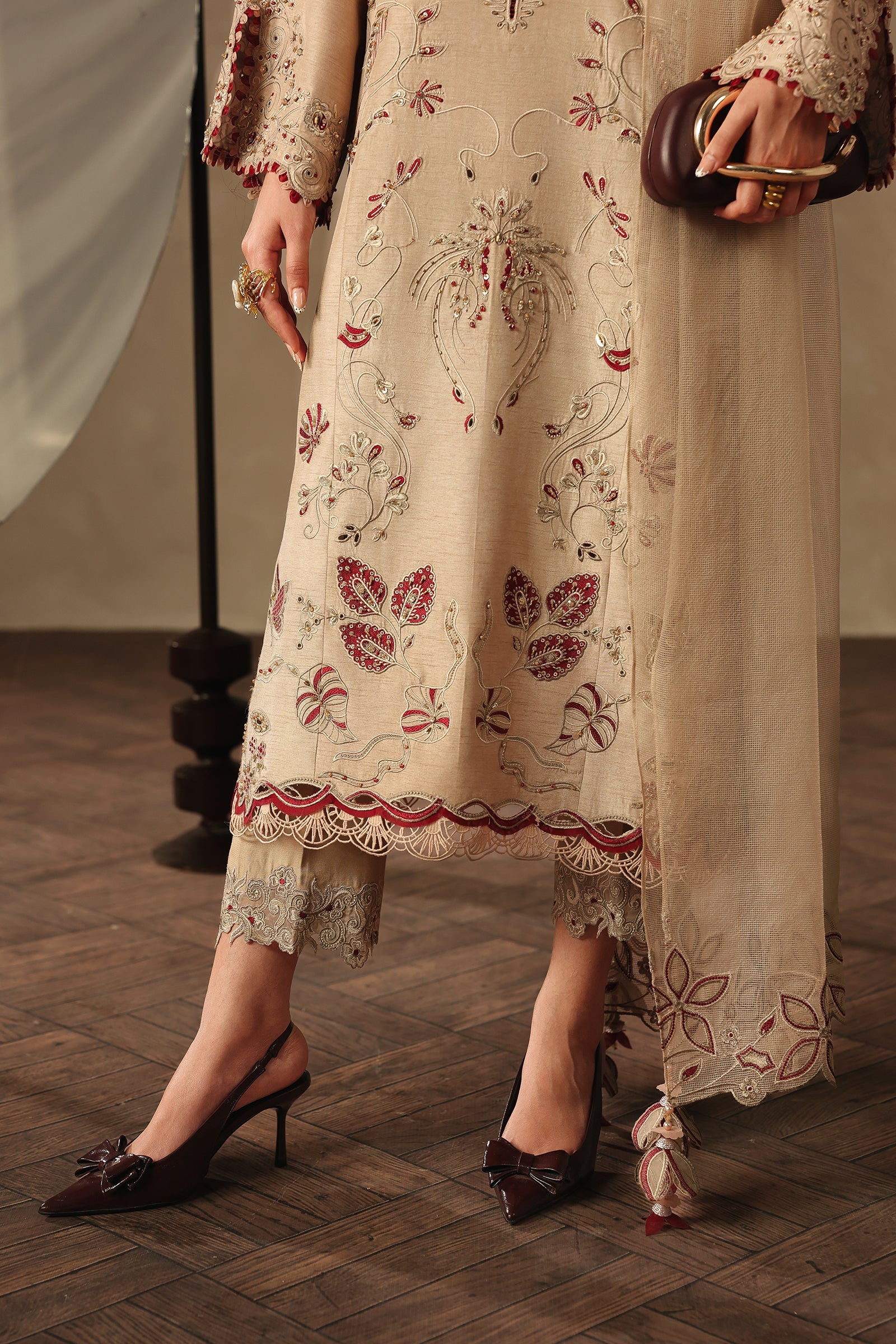 Qalamkar QLP-01 - Veena Luxury Pret '26 Pakistani designer outfit look 9