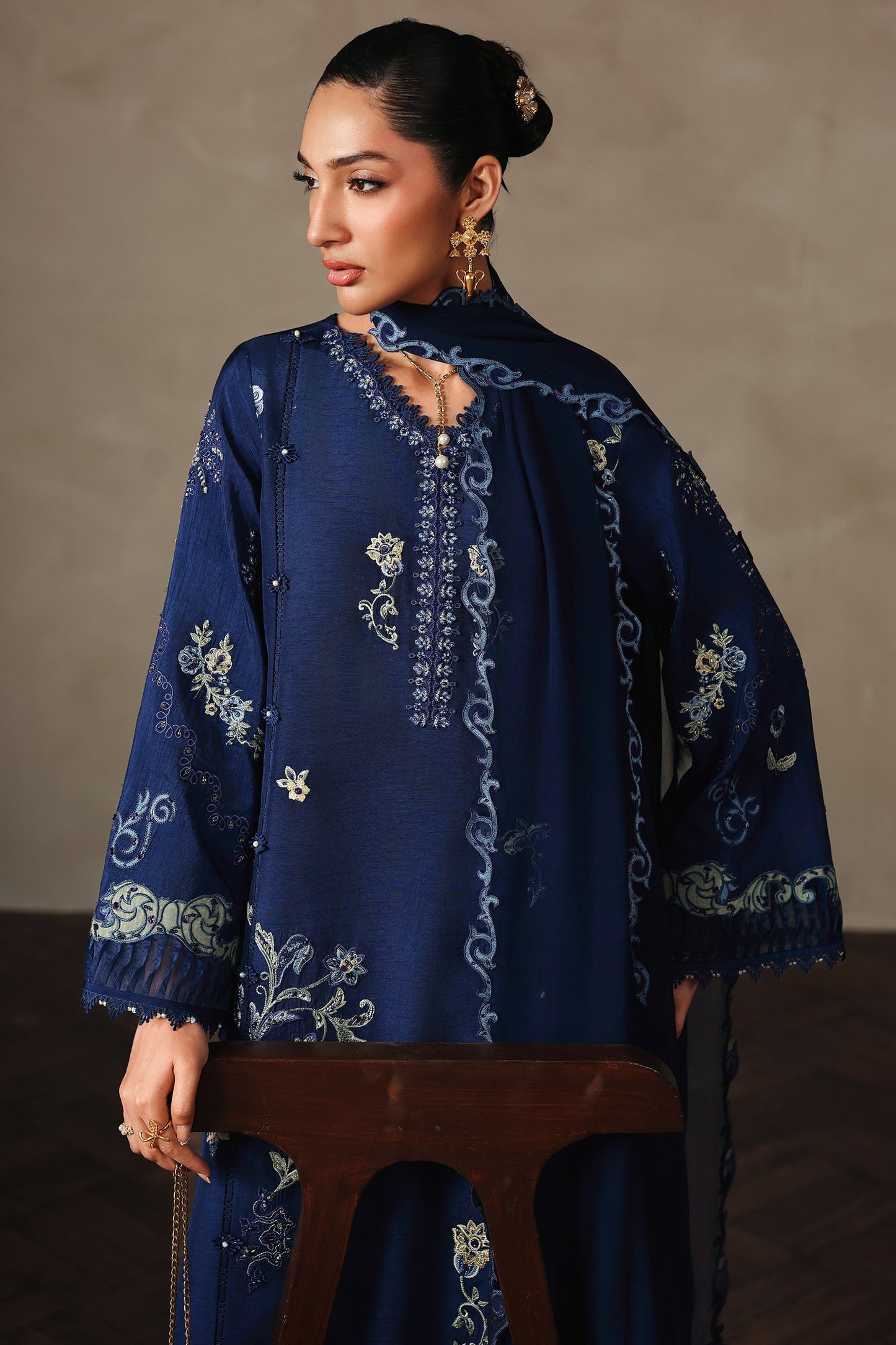 Qalamkar QLP-07 - Calina Luxury Pret '26 Pakistani designer outfit look 7