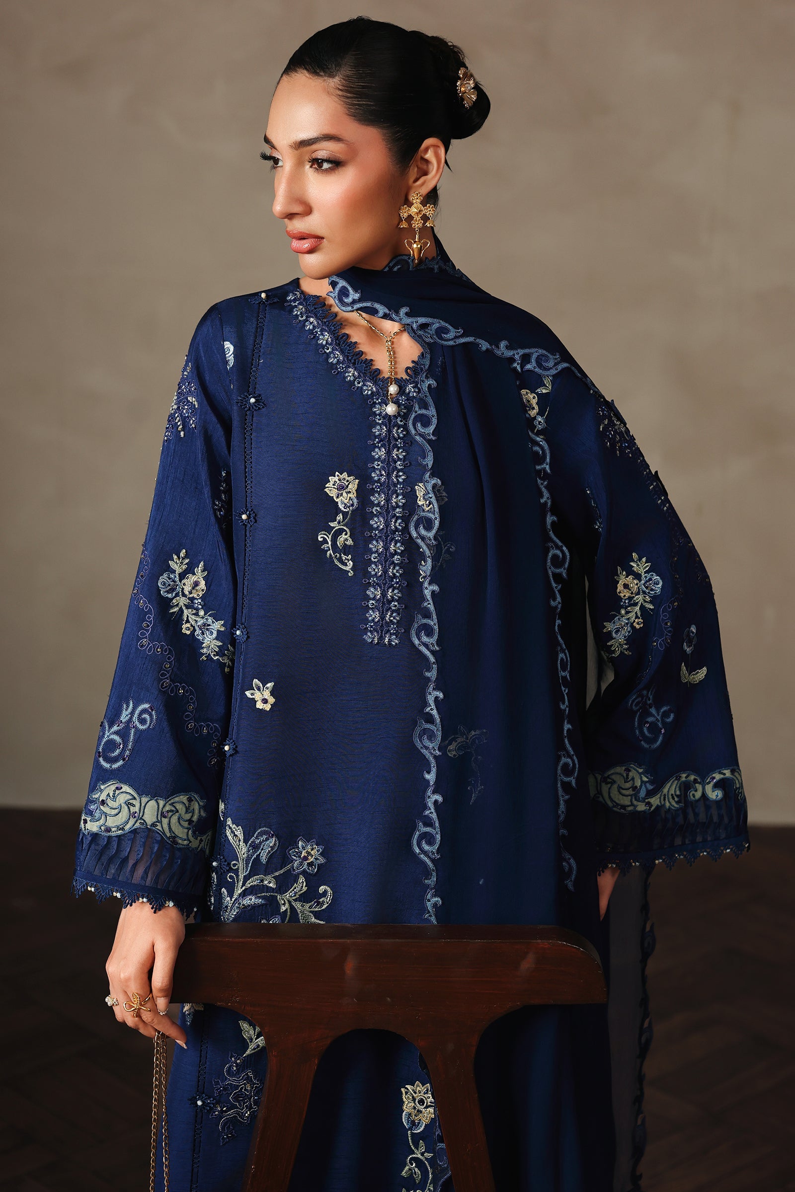 Qalamkar QLP-07 - Calina Luxury Pret '26 Pakistani designer outfit look 7