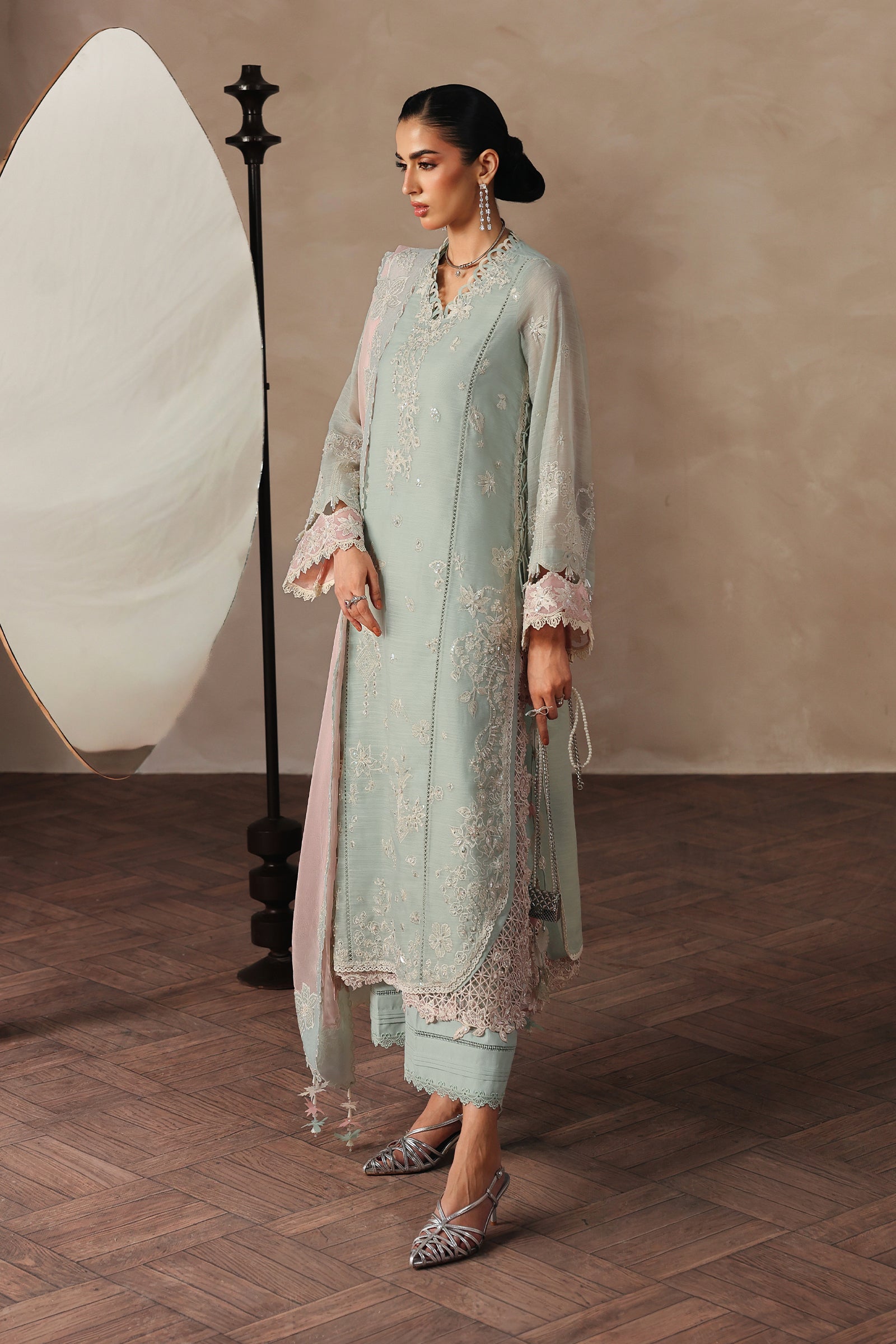 Qalamkar QLP-02 - Nazia Luxury Pret '26 Pakistani designer outfit look 8